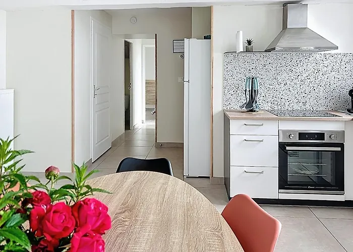 Le Du Cerf De Montmacq